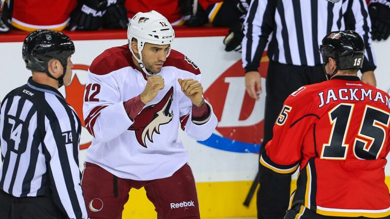 Ex-NHL player Paul Bissonnette assaulted by 6 men at Arizona restaurant: 'It escalated extremely quickly'