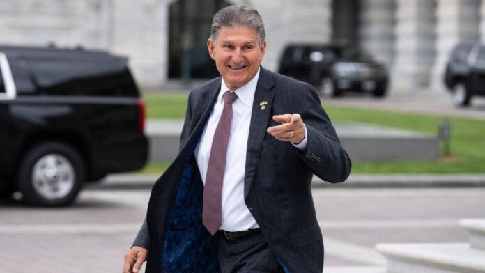 Manchin slams ‘17 educated idiots’ that were advising Biden during COVID