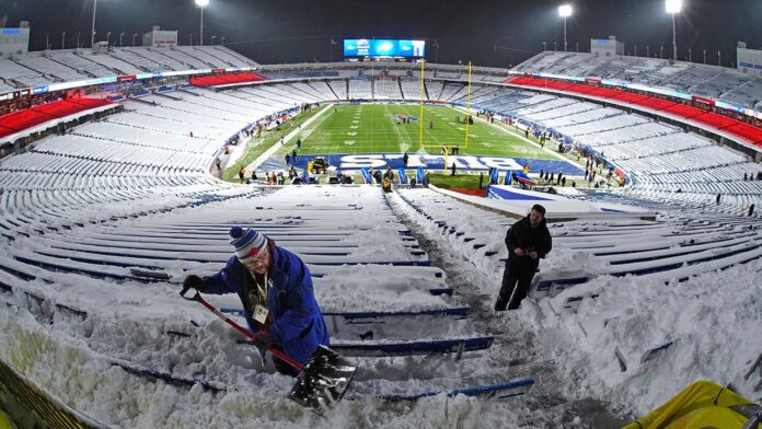 NFL fans help clear snow from Bills' stadium ahead of game vs 49ers: 'Ready for football'